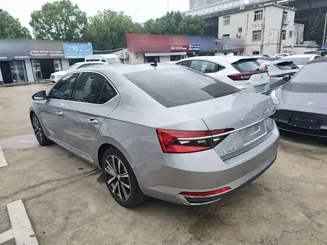 Skoda Superb — Фото автомобиля 4