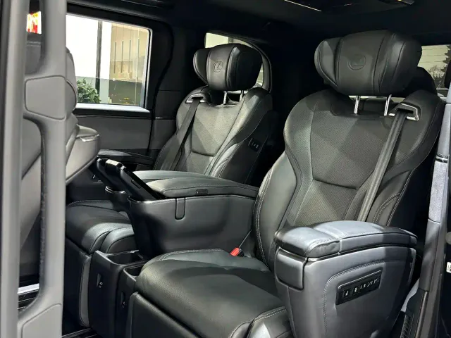 Lexus LM — Фото автомобиля 12