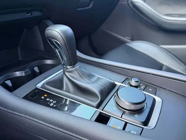 Mazda Axela — Фото автомобиля 13