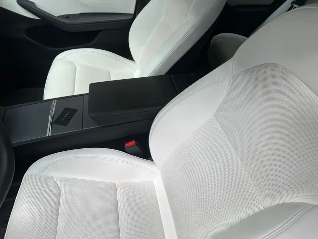 Tesla Model 3 — Фото автомобиля 11