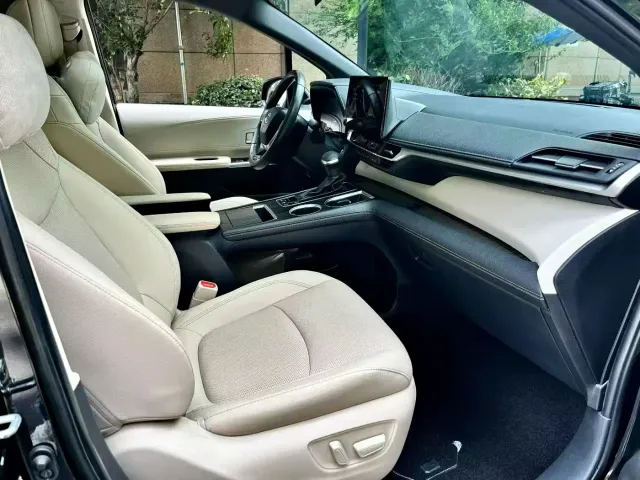 Toyota Sienna — Фото автомобиля 7