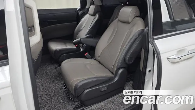 Kia Carnival Generation 4 — Фото автомобиля 17