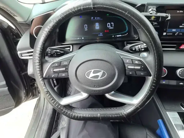 Hyundai Elantra — Фото автомобиля 10