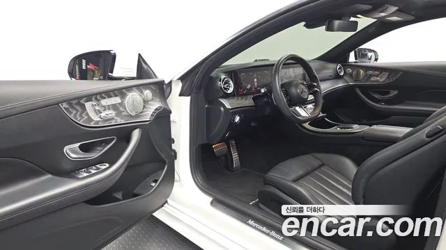 Mercedes-Benz E-Class — Фото автомобиля 4