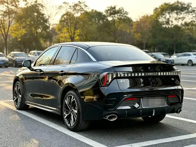 Lynk & Co 03 — Фото автомобиля 14