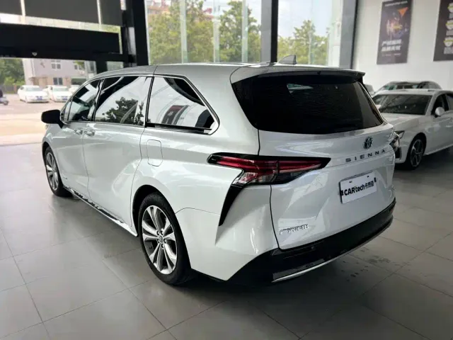 Toyota Sienna — Фото автомобиля 6