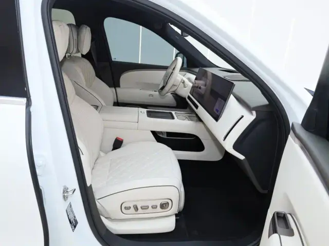 Li Auto L8 — Фото автомобиля 16