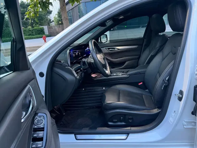 Cadillac CT5 — Фото автомобиля 9