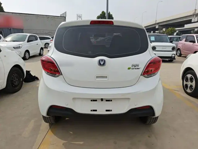 Changan Benben E-Star — Фото автомобиля 5