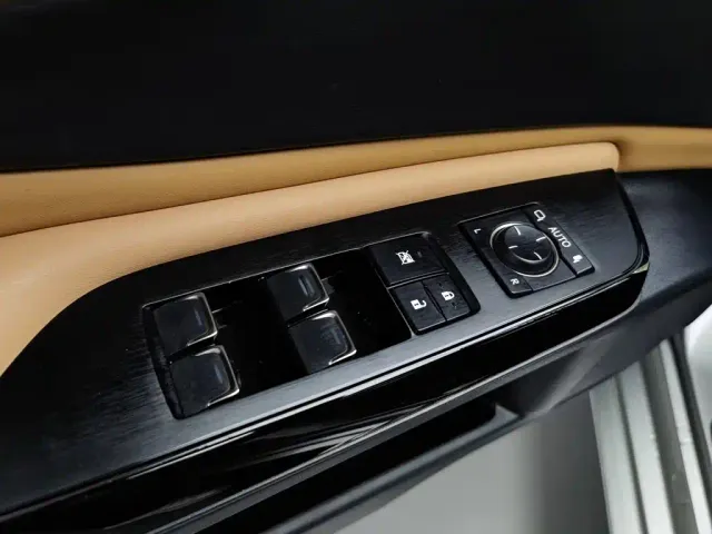 Lexus ES — Фото автомобиля 9