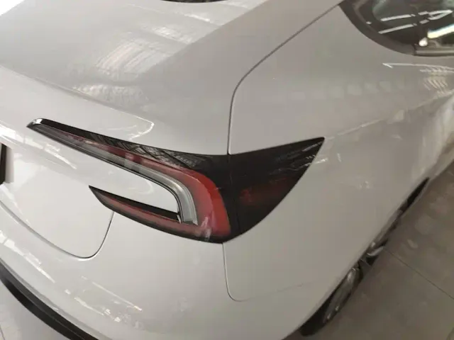 Tesla Model 3 — Фото автомобиля 7