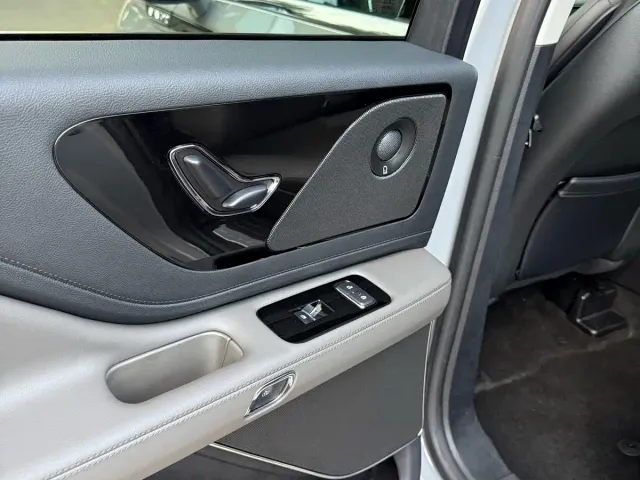 Lincoln Aviator — Фото автомобиля 10