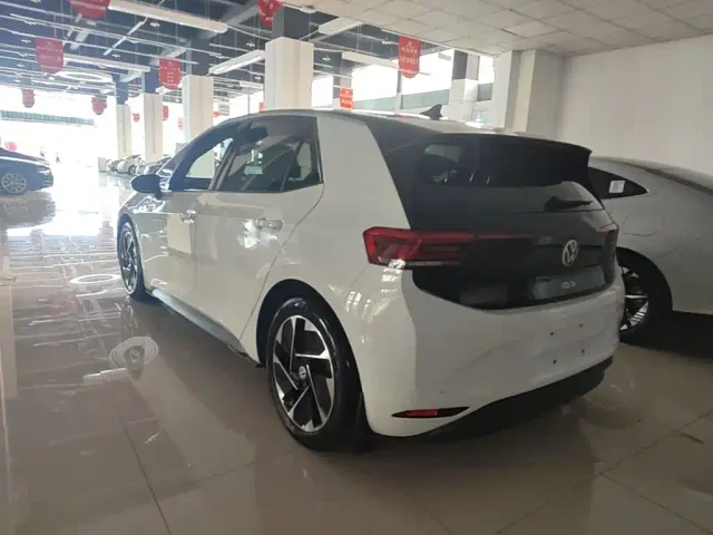 Volkswagen ID.3 — Фото автомобиля 4