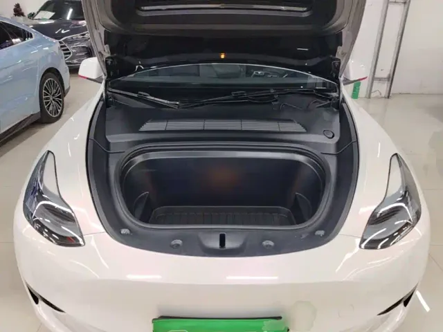Tesla Model Y — Фото автомобиля 19