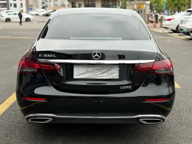 Mercedes-Benz E-Class — Фото автомобиля 8