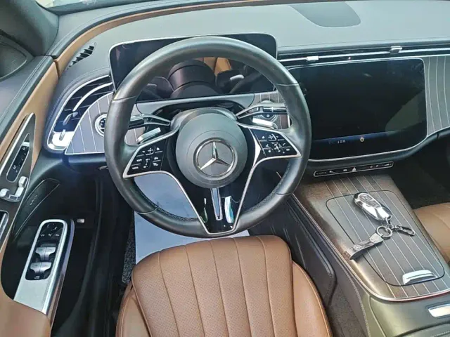 Mercedes-Benz E-Class — Фото автомобиля 14