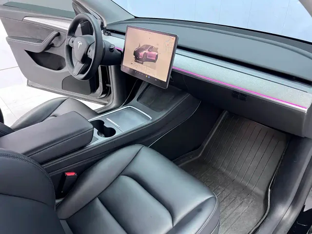 Tesla Model Y — Фото автомобиля 10