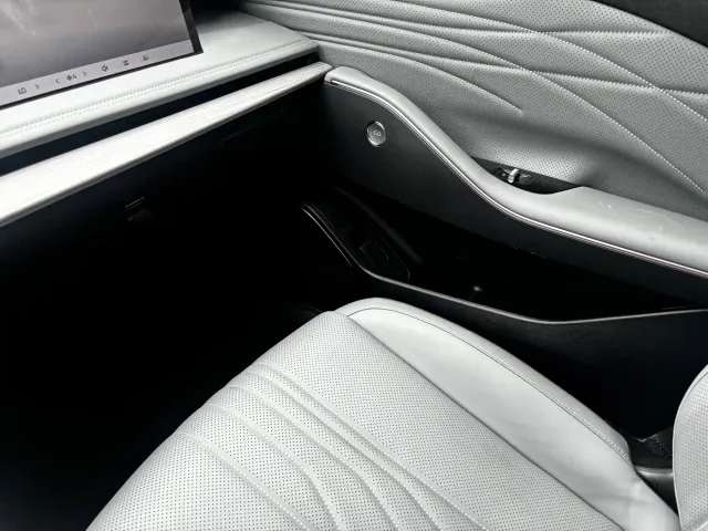 Geely Galaxy E8 — Фото автомобиля 9