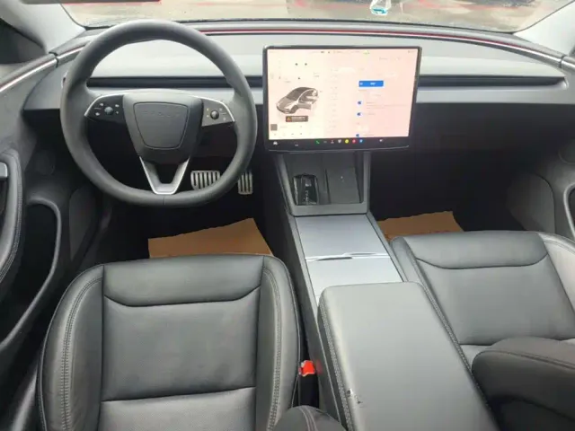 Tesla Model 3 — Фото автомобиля 9
