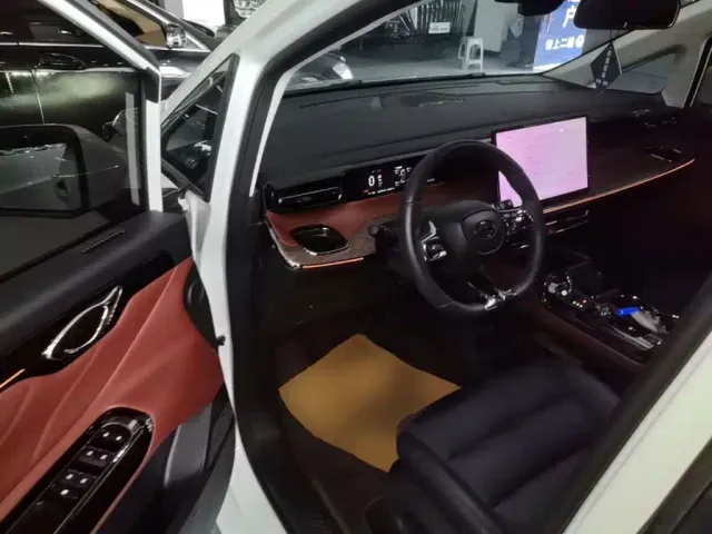 GAC Trumpchi E8 — Фото автомобиля 15