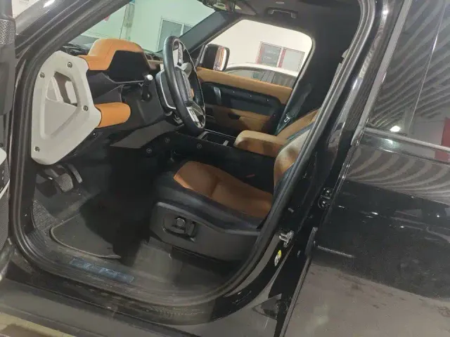 Land Rover Defender — Фото автомобиля 4