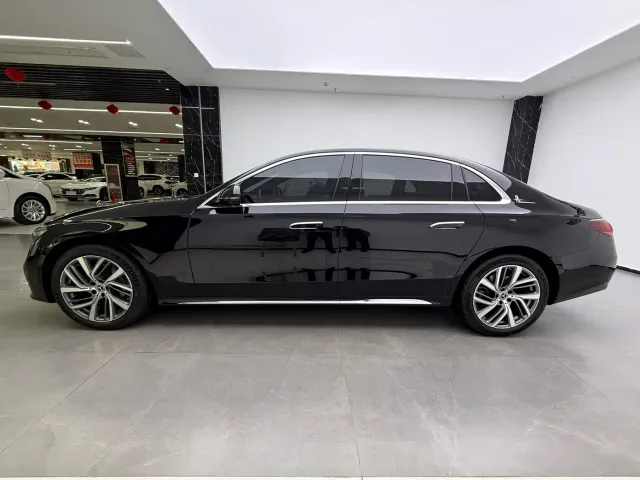 Mercedes-Benz E-Class — Фото автомобиля 5
