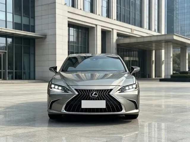 Lexus ES — Фото автомобиля 2