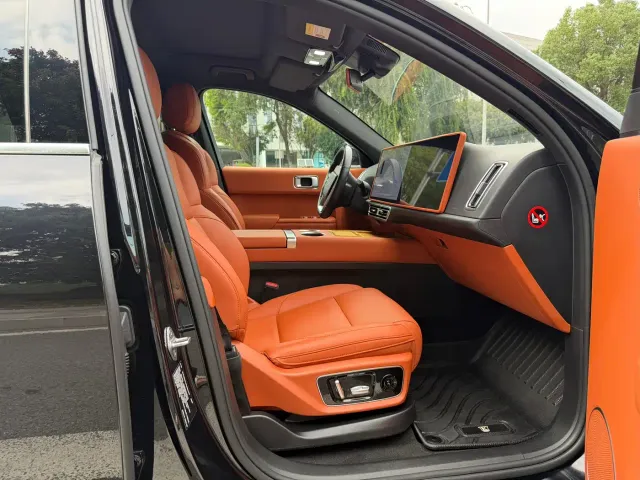 Li Auto L7 — Фото автомобиля 14