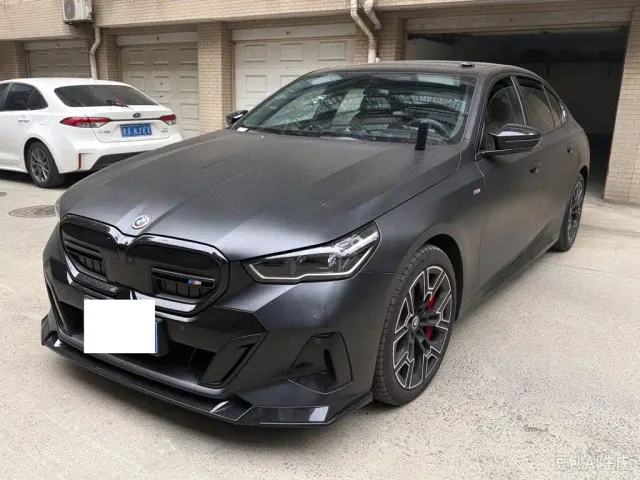 Фотография автомобиля — BMW 5 Series