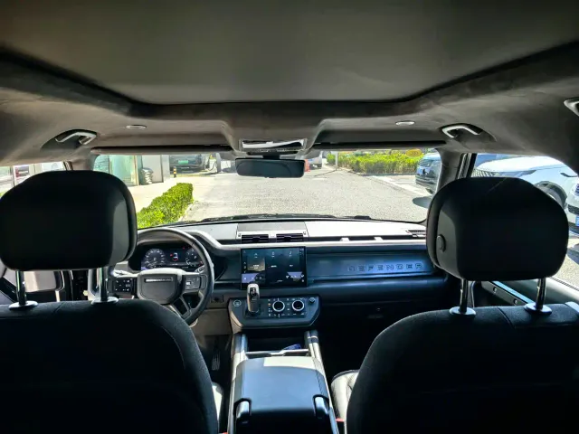 Land Rover Defender — Фото автомобиля 7