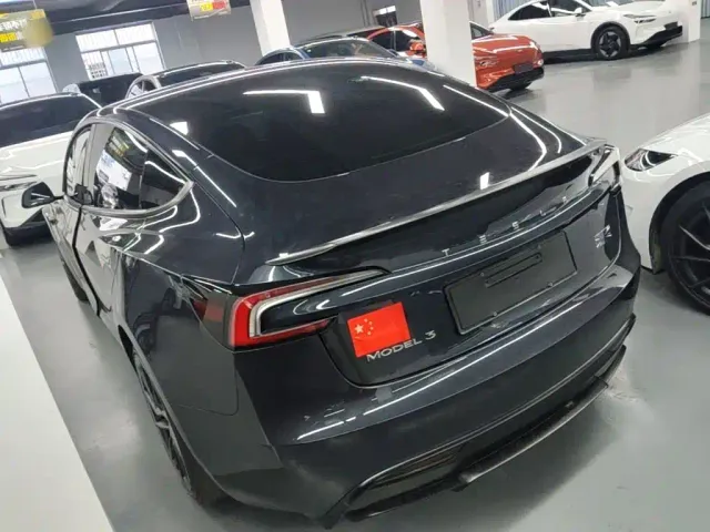 Tesla Model 3 — Фото автомобиля 4