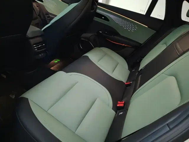 Hongqi EH7 — Фото автомобиля 16