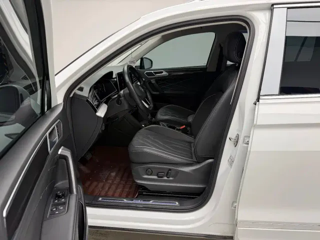 Volkswagen Tiguan L PHEV — Фото автомобиля 15