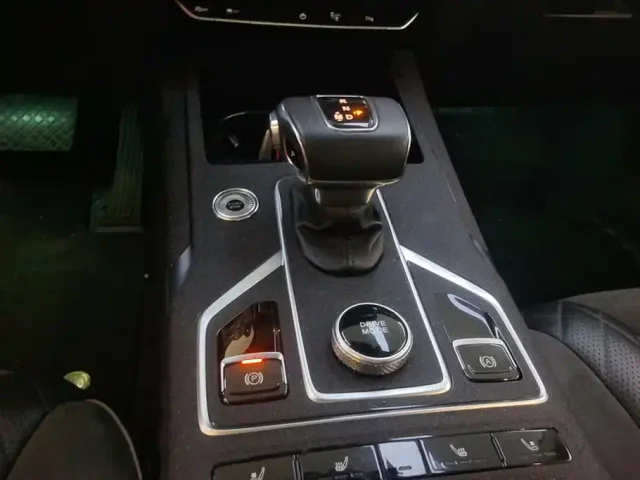 Hongqi Hongqi HS5 2022 Facelift 2.0T Smart Flag Enjoyment Edition — Фото автомобиля 16