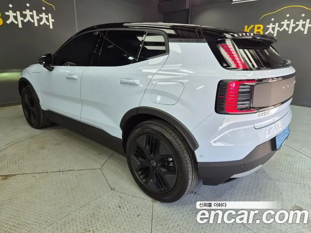 Вольво EX30 크로스 컨트리 — Фото автомобиля 2