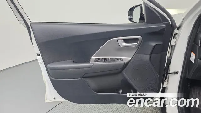 Kia Niro — Фото автомобиля 13