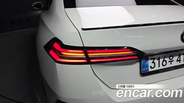BMW 5 Series G60 — Фото автомобиля 23