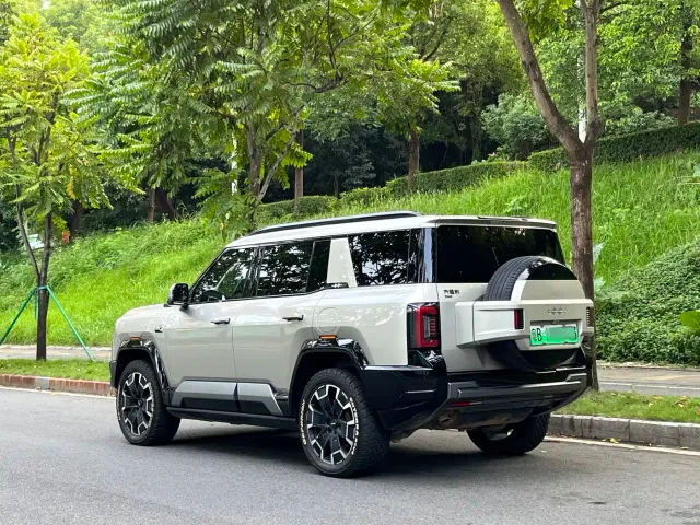 Fang Cheng Bao Leopard 8 2025 Zhiyong Flagship 6-Seater — Фото автомобиля 5