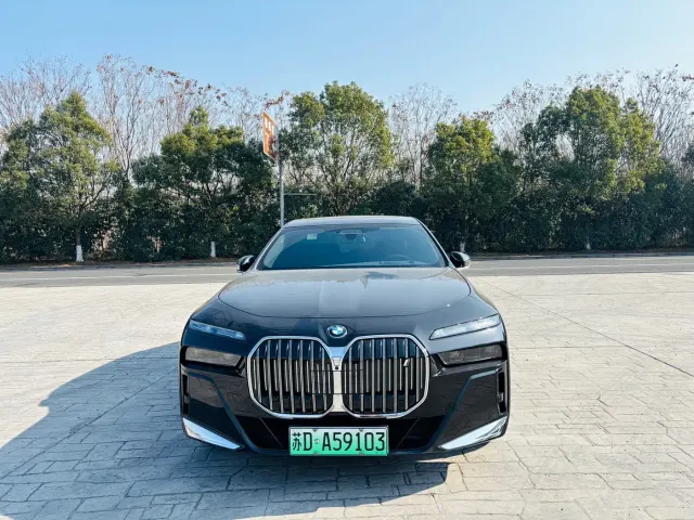 BMW i7 — Фото автомобиля 2