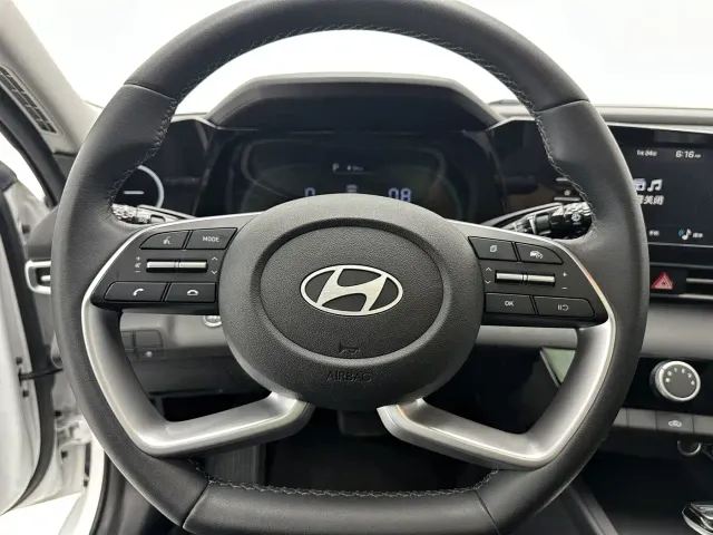 Hyundai Elantra — Фото автомобиля 17