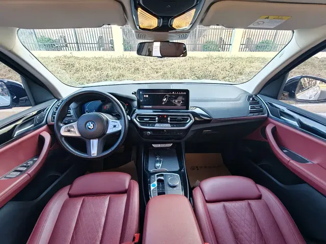 BMW iX3 — Фото автомобиля 13