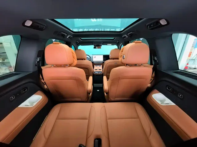 Li Auto L8 — Фото автомобиля 12