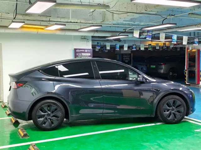 Tesla Model Y — Фото автомобиля 5