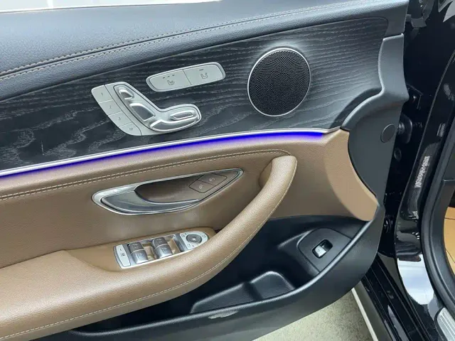 Mercedes-Benz E-Class — Фото автомобиля 10