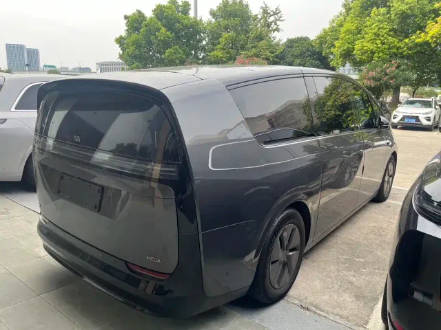 Li Auto Li Auto MEGA 2024 Ultra — Фото автомобиля 6