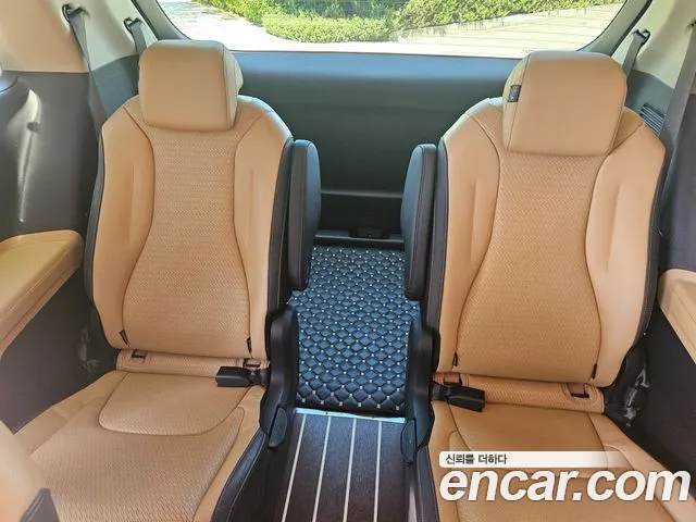 Kia Canival — Фото автомобиля 19