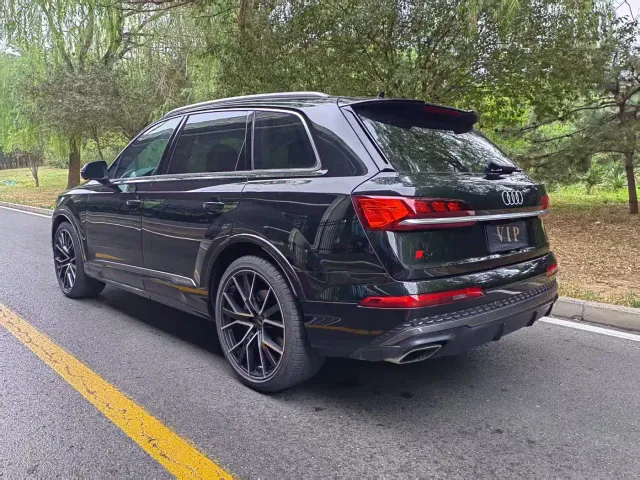 Audi Q7 — Фото автомобиля 8