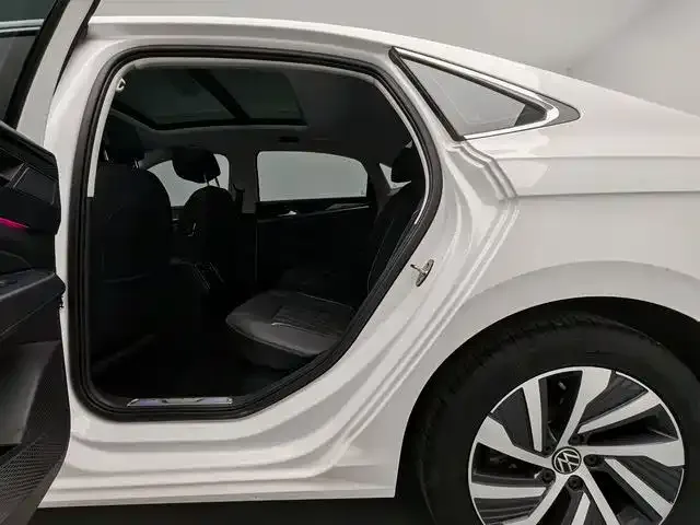 Volkswagen Passat — Фото автомобиля 16