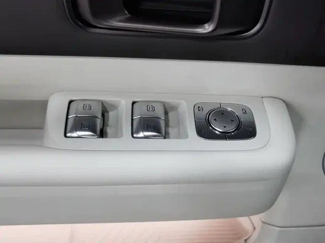 Li Auto MEGA — Фото автомобиля 9