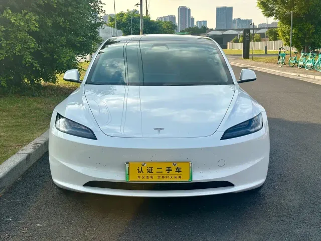 Tesla Model 3 — Фото автомобиля 2